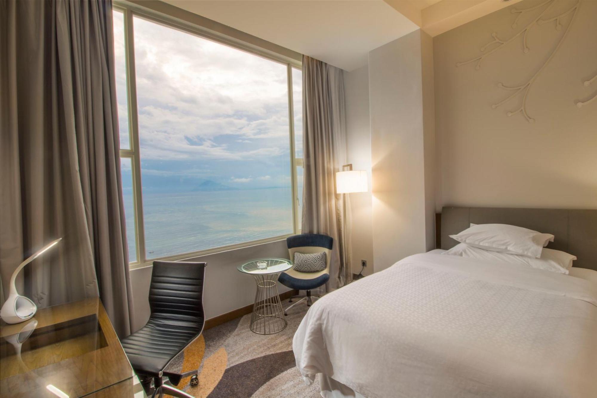 Four Points By Sheraton Manado Exterior foto