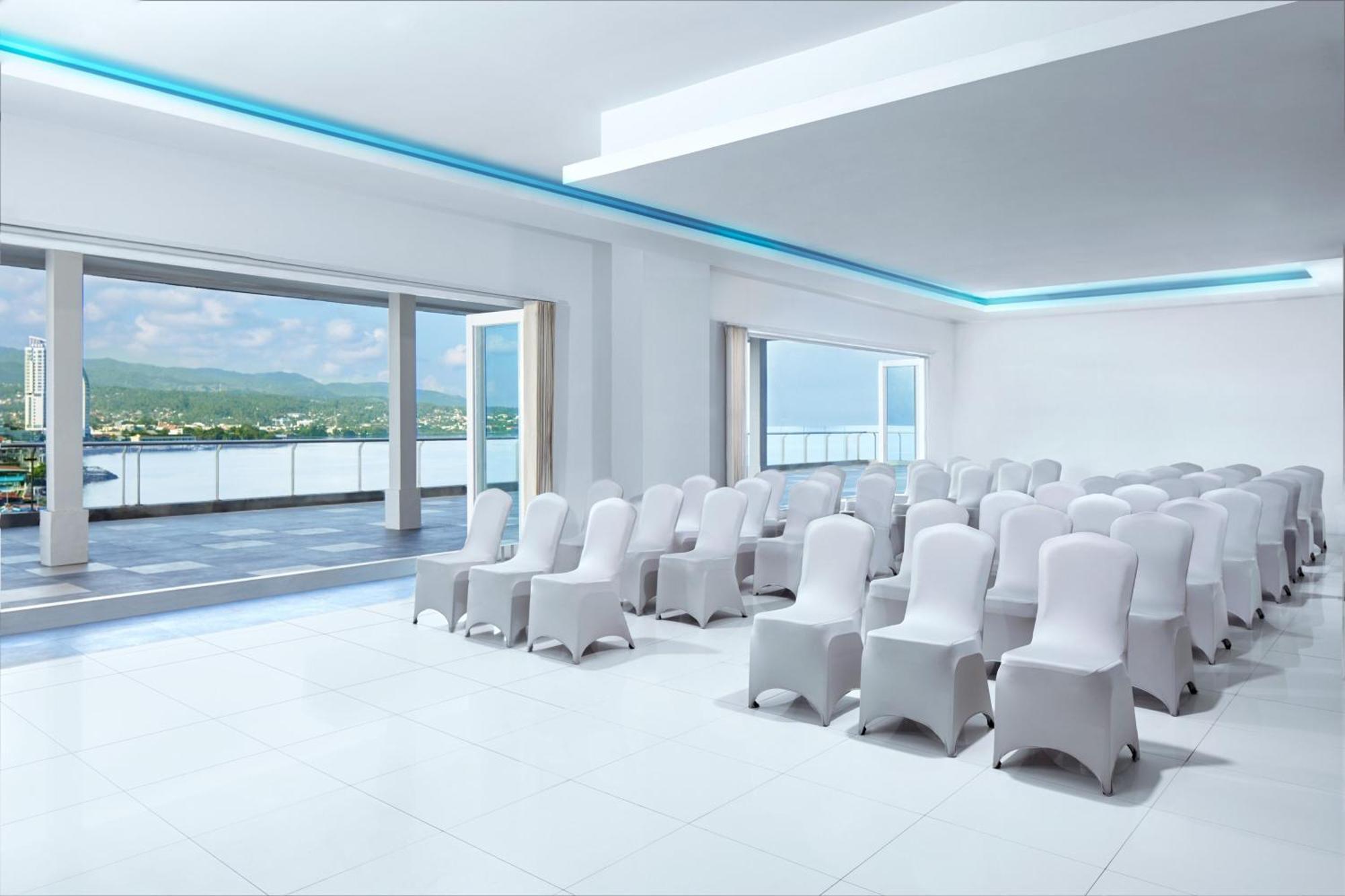 Four Points By Sheraton Manado Exterior foto